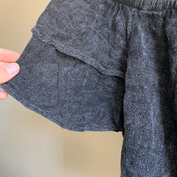 Coleté Cropped Off the shoulder top - Picture 2 of 4